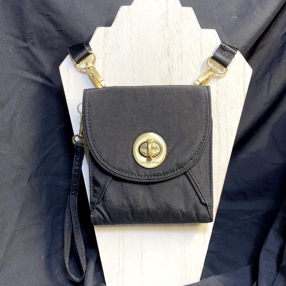 Baggallini Crossbody Wristlet